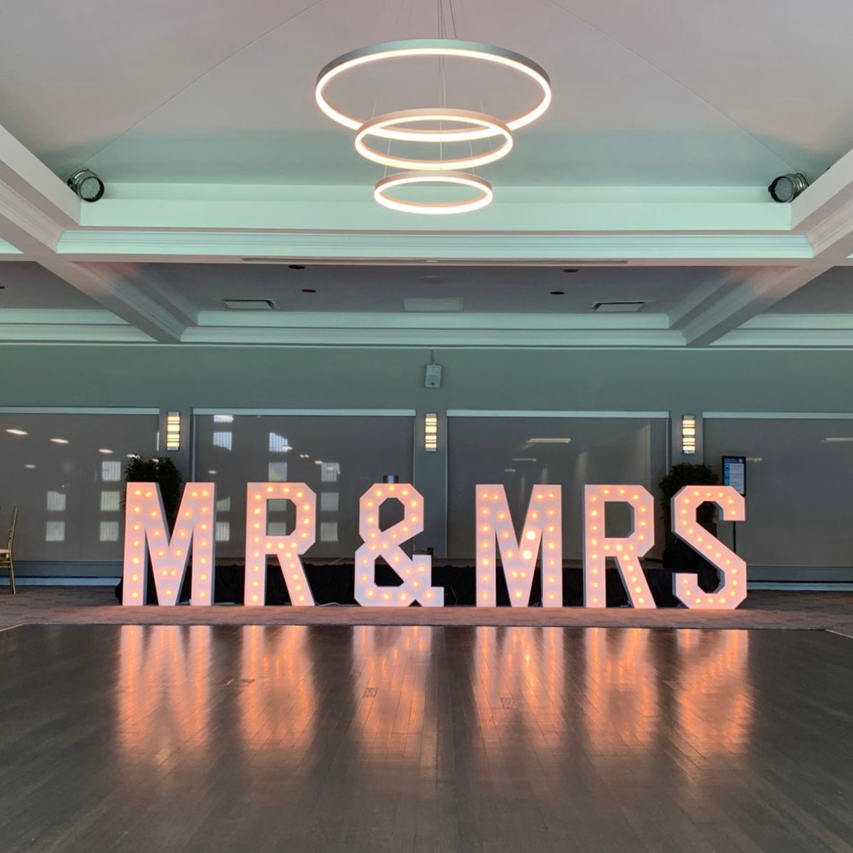 Mr & Mrs Marquee Letters Rental